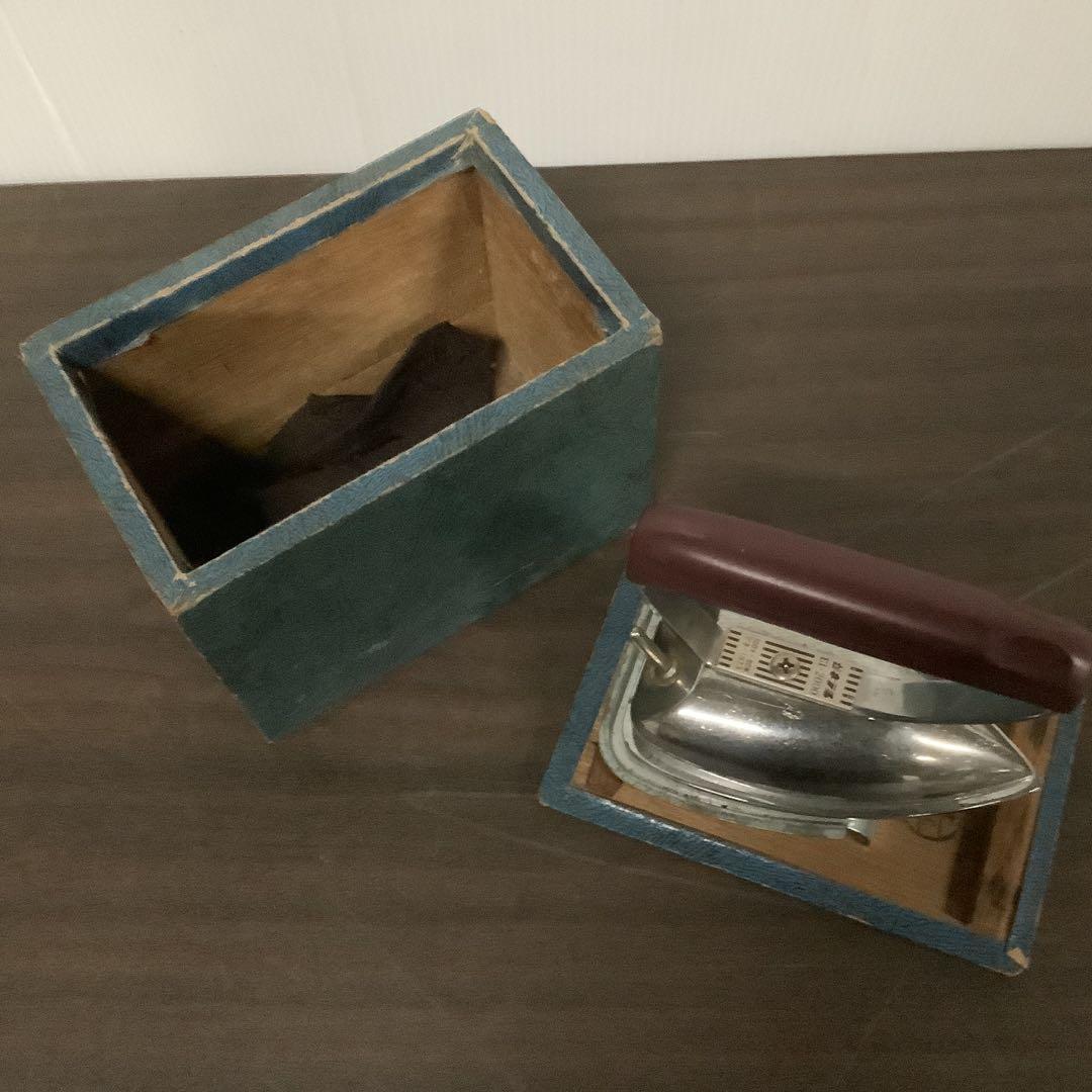 【値下げ！】昭和レトロ アイロン 金属製 合成皮革箱付き