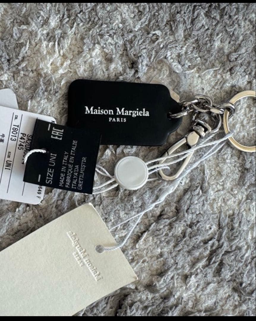 新品♡タグアリ♡Maison Margiela ブラックキーホルダー梱包箱付き♡