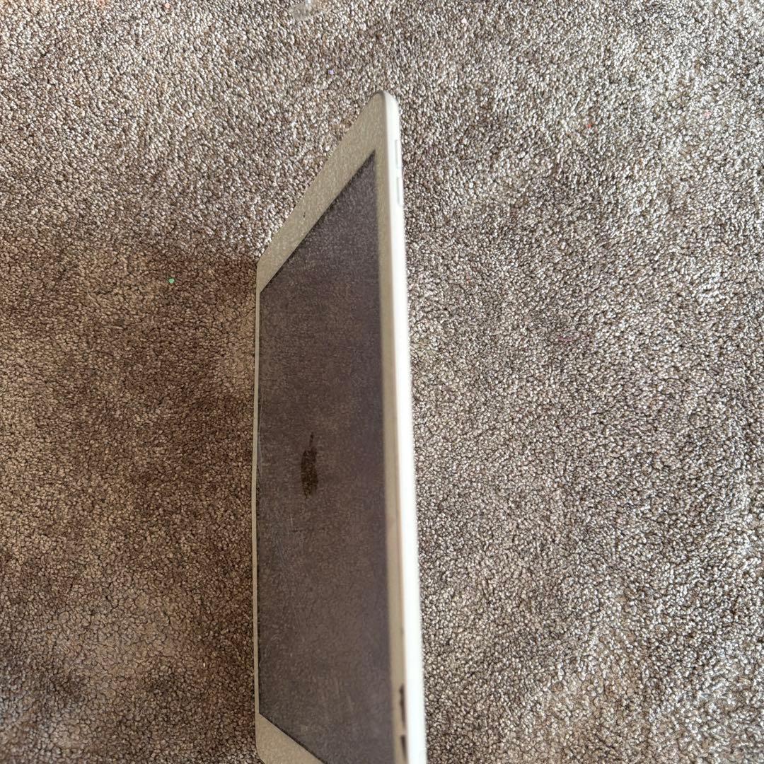 Apple iPad (第7世代) 32GB セルラーモデル 画面ひびあり