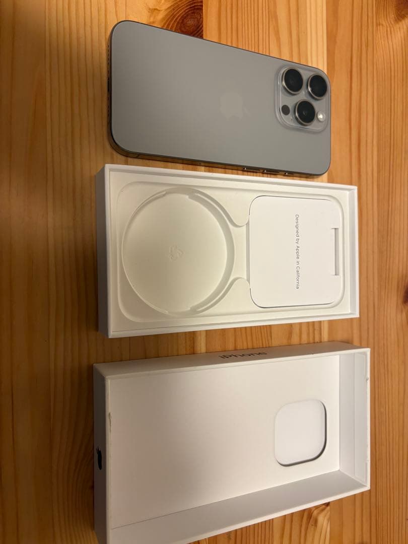 Apple iPhone 15pro ナチュラルチタニウム　本体