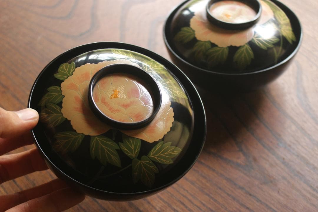 時代逸品！上質黒漆に優美な牡丹見返し蜂蒔絵の映えるお椀2点（検輪島塗蒔絵椀雑煮椀