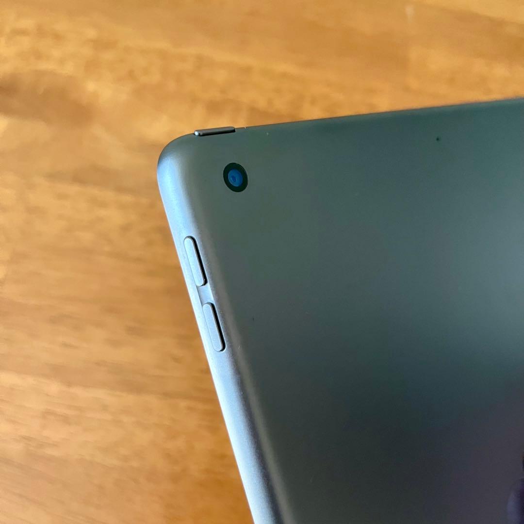 美品 Apple iPad 第7世代 Wi-Fi 32GB スペースグレイ