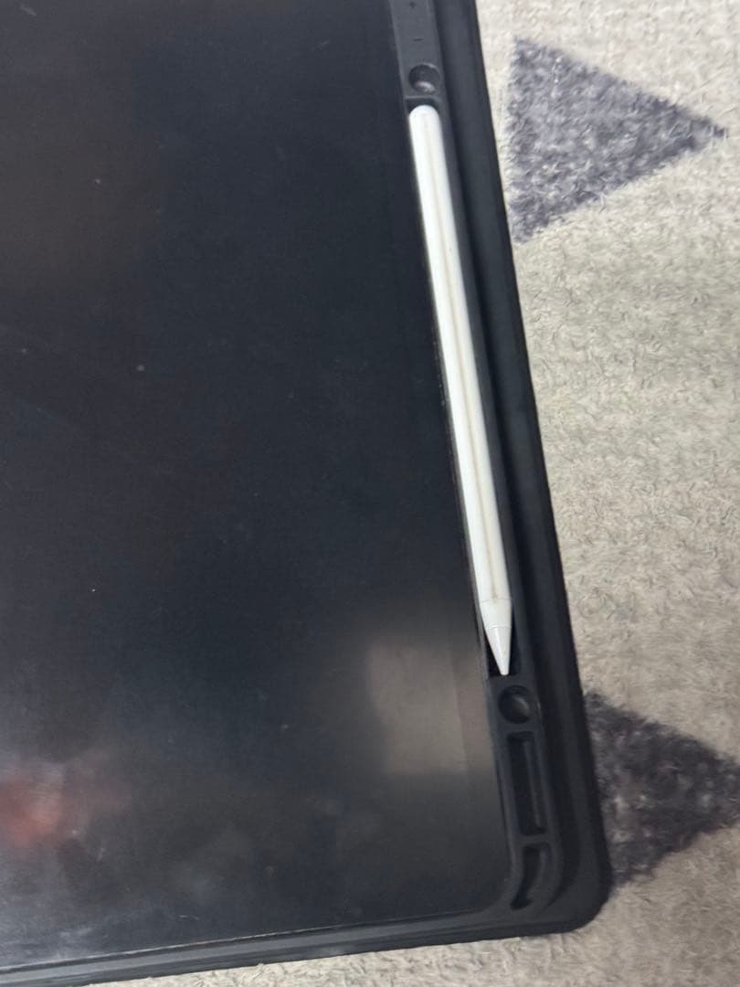 Apple iPad Pro (12.9インチ) 第3世代1tb画面右上に黄ばみ