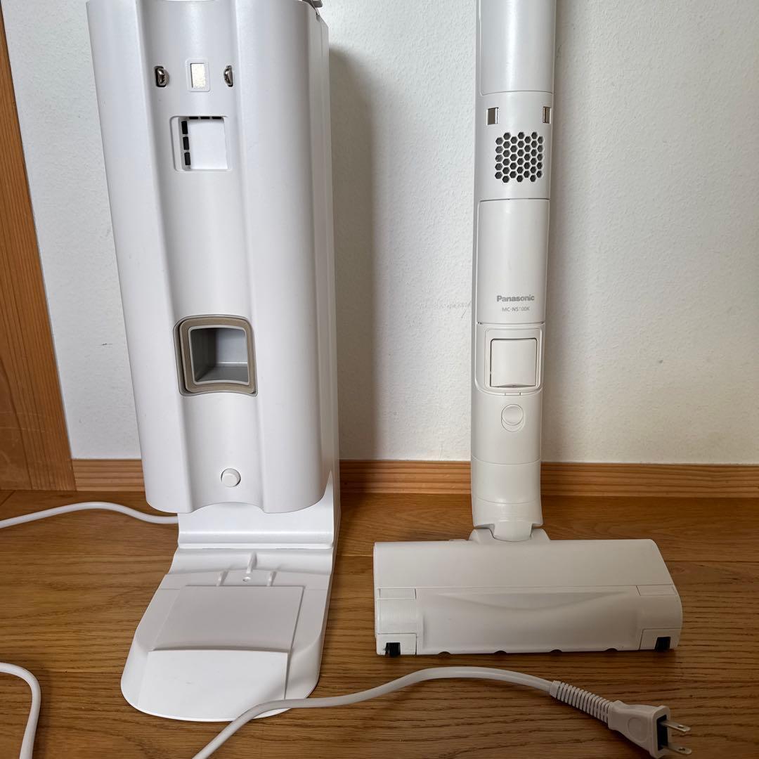 2024年製　パナソニック　コードレススティック掃除機 MC-NS100K