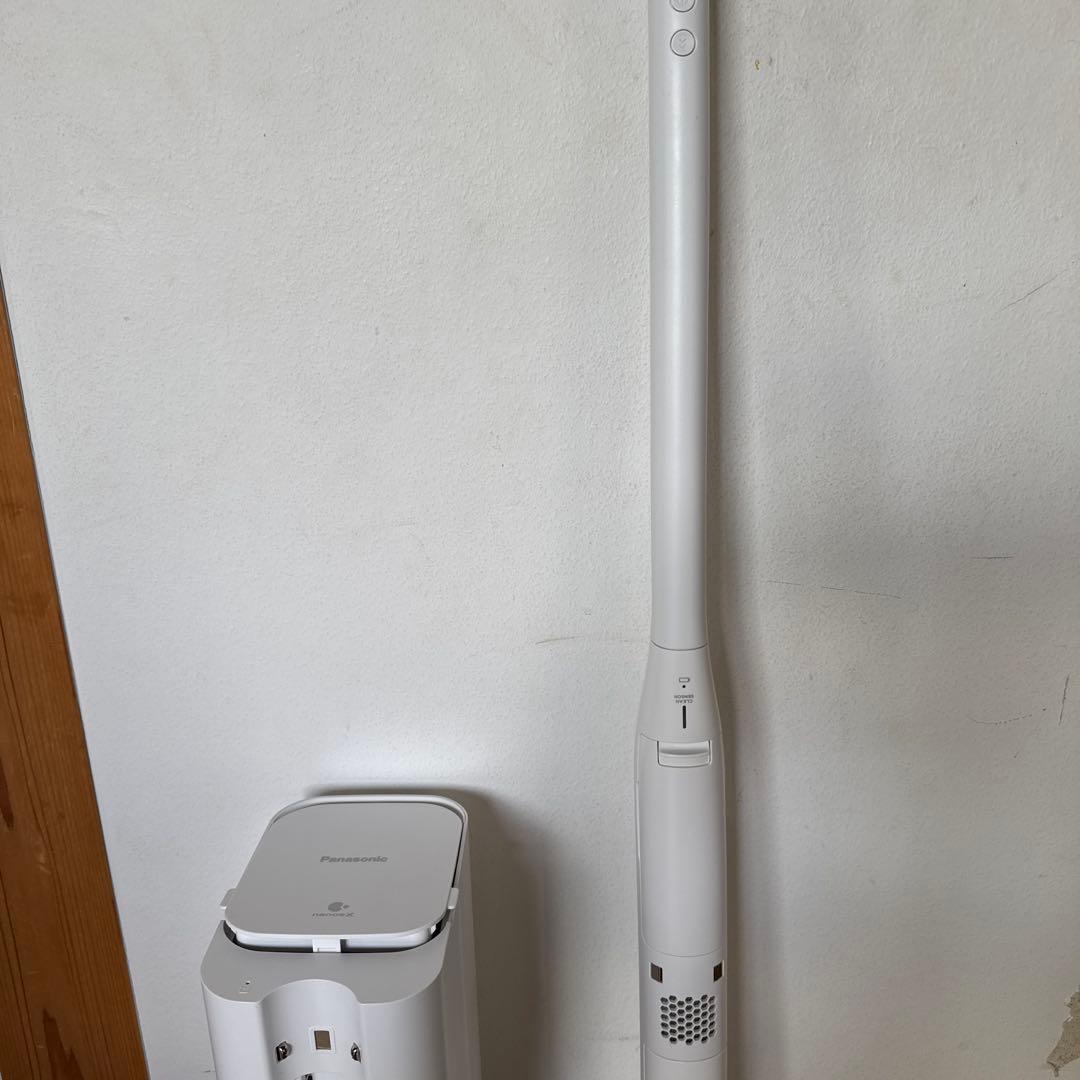 2024年製　パナソニック　コードレススティック掃除機 MC-NS100K