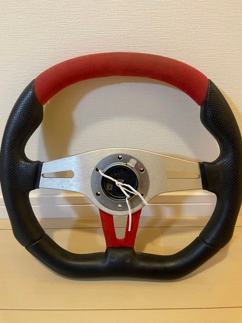 momo TREK 350mm レッド　ステアリング