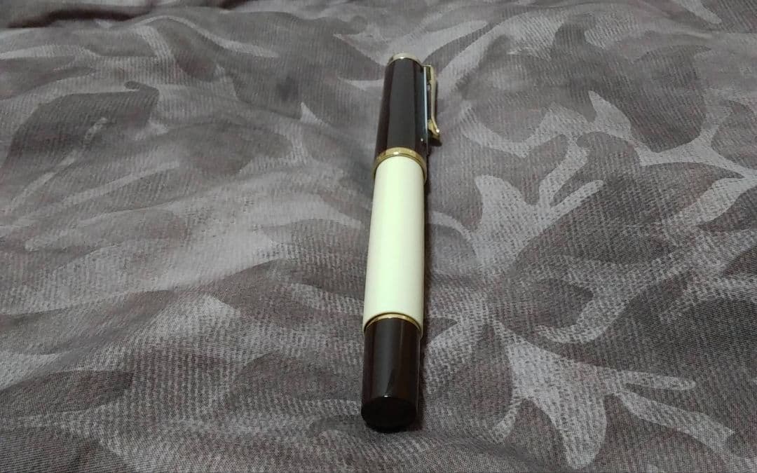 Pelikan（ペリカン）万年筆 クラシック M200 カフェクリーム F細字