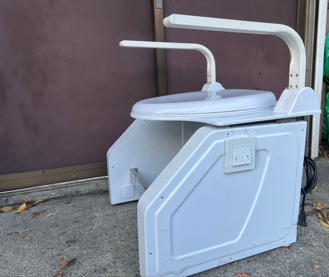 新品　電動昇降トイレリフト 介護用／立ち上がり補助／高齢者・リハビリに便利