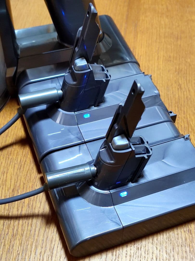 割引中 ダイソンSV11掃除機 完全分解清掃済み 動作品純正バッテリー3つセット