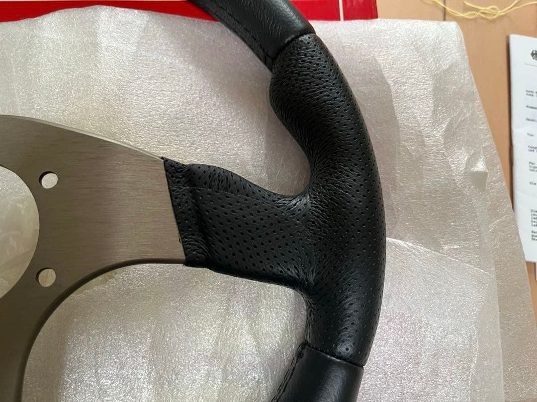 MOMO RACE ステアリング 32Φ