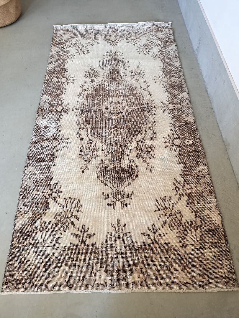 ベージュとココアブラウンのヴィンテージラグ　雅姫さんNo.698