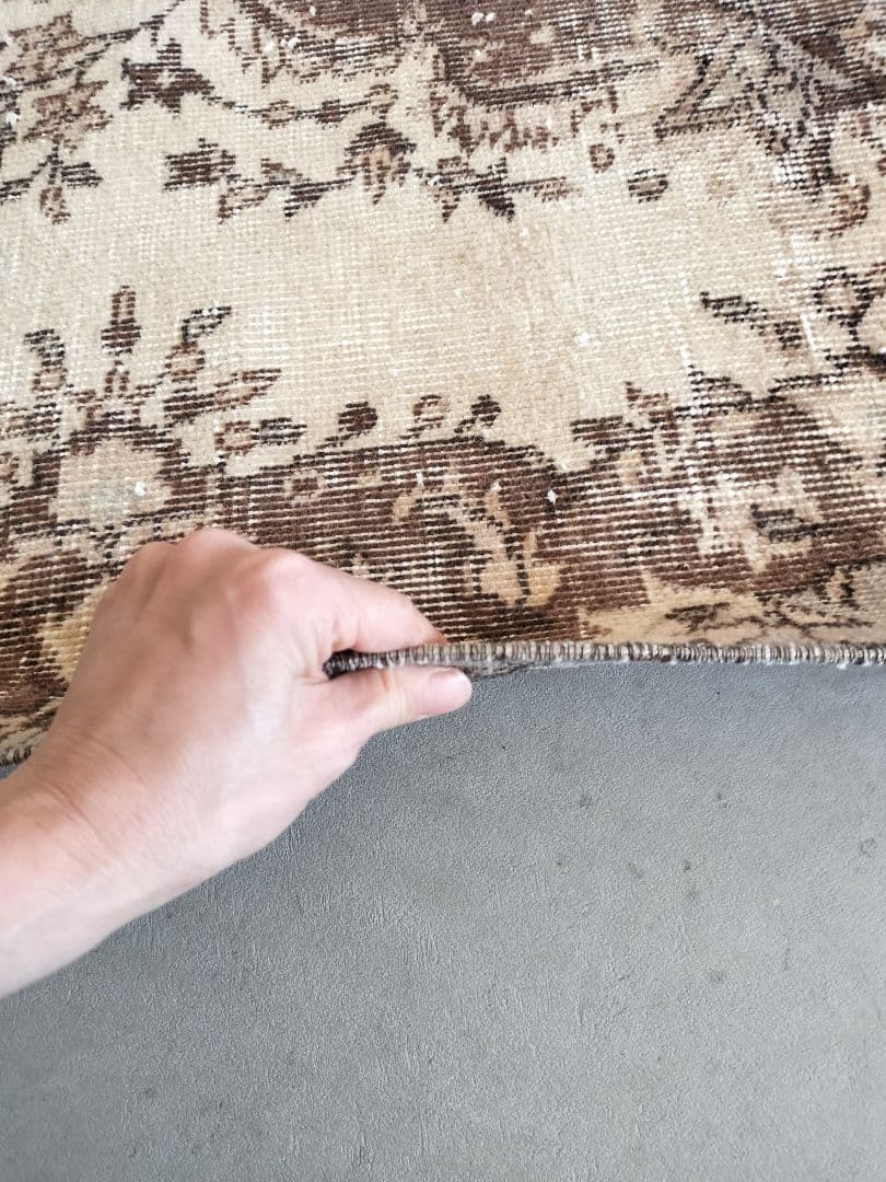 ベージュとココアブラウンのヴィンテージラグ　雅姫さんNo.698