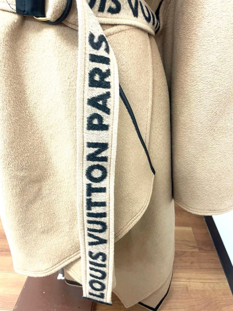 LOUIS VUITTON ルイヴィトン　ベージュ ケープコート