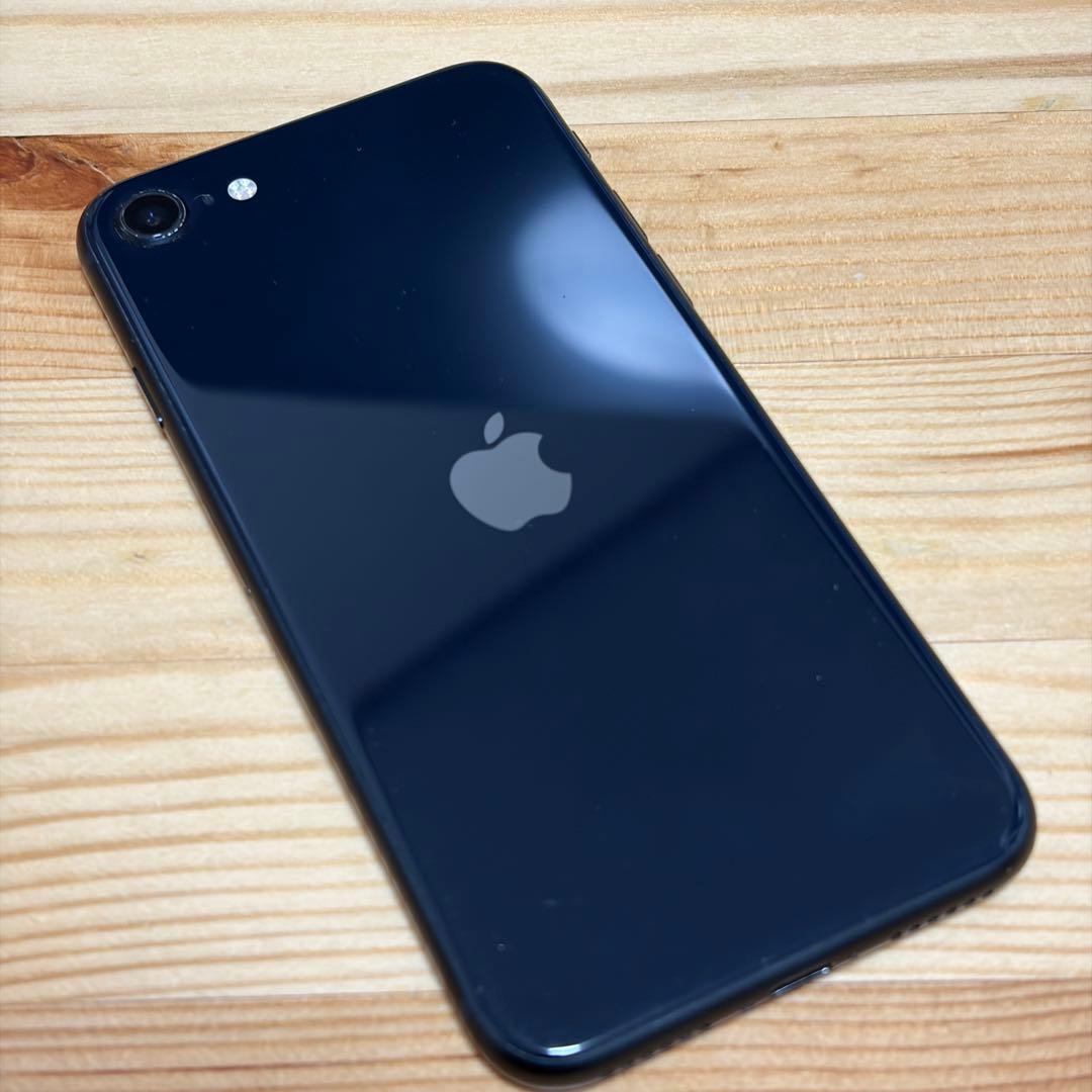 か*ん様 バッテリー新品　iPhoneSE第3世代64GB SIMフリー　美品