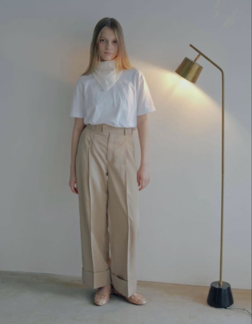 OHGA 新品未使用タグ付き　チノ風ワイドパンツ フロSサイズ