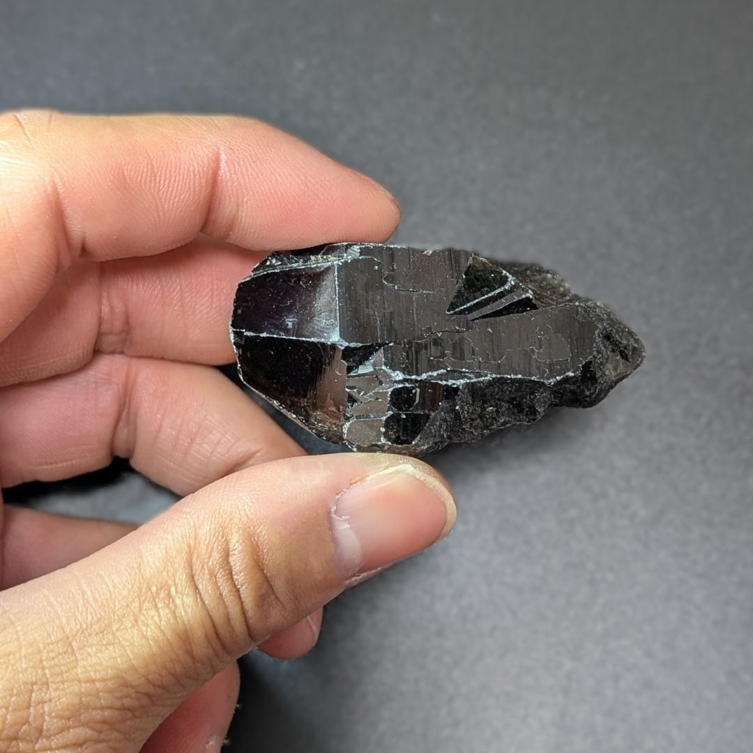 モリオン 原石 山東省産 黒水晶 53g お守り パワーストーン 玄関に置くと吉