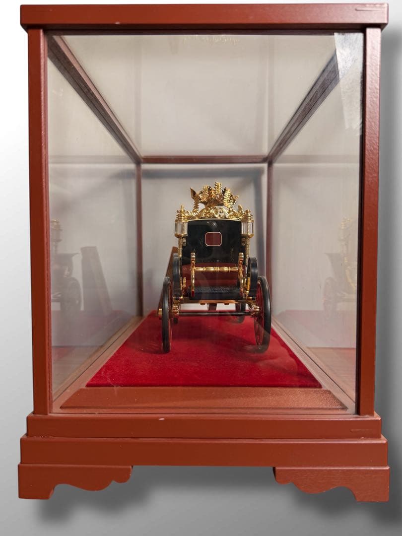#天皇陛下の御料馬車 御料儀装車一号 模型 ガラスケース付き