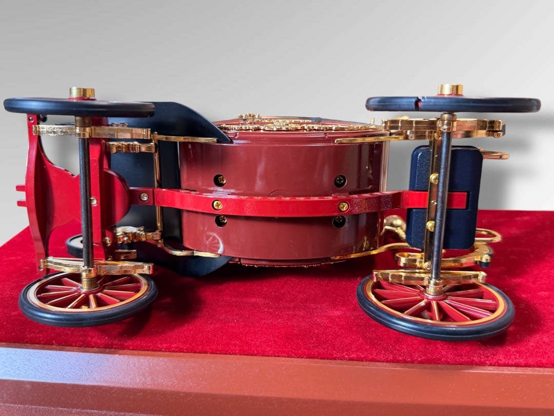 #天皇陛下の御料馬車 御料儀装車一号 模型 ガラスケース付き