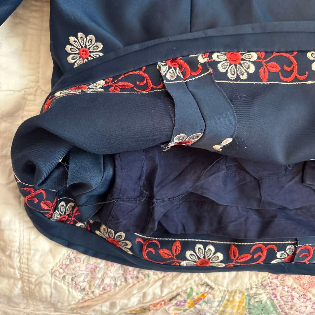 希少品　70,s vintage レトロ 花柄刺繍ワンピース　ボウタイ