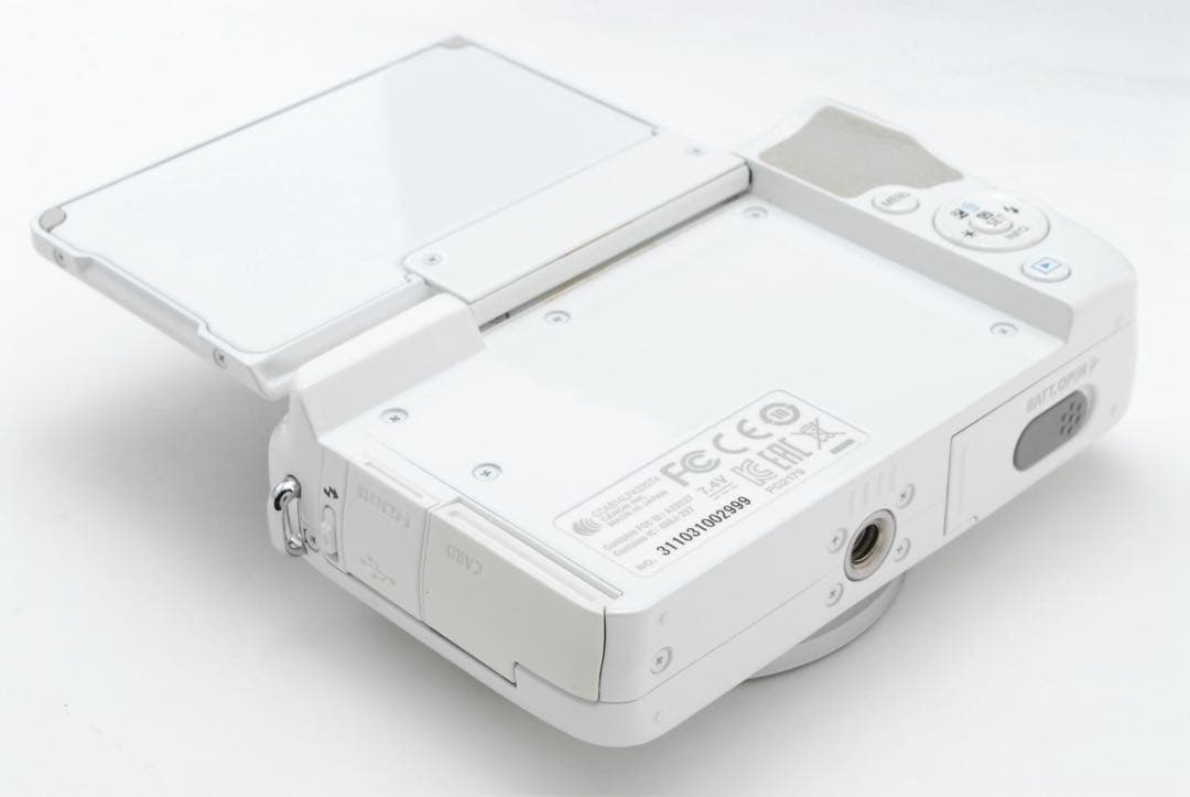 ✨極美品✨キャノン EOS M10❤️Wi-Fi&自撮◎❤️超小型軽量ミラーレス！