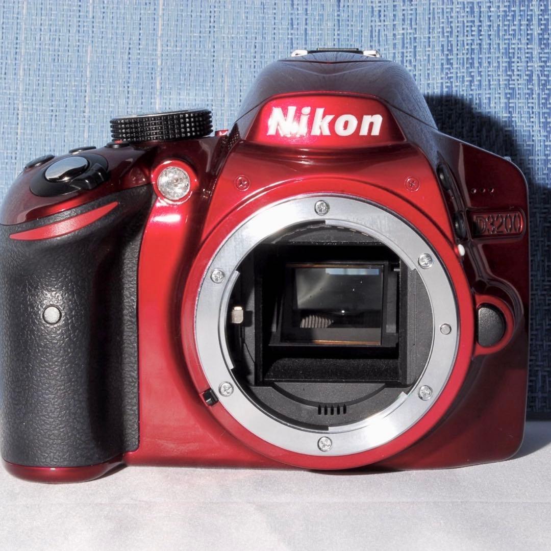 ✨スマホ転送OK✨Nikon D3200　小型軽量　綺麗なレッドカラー✨