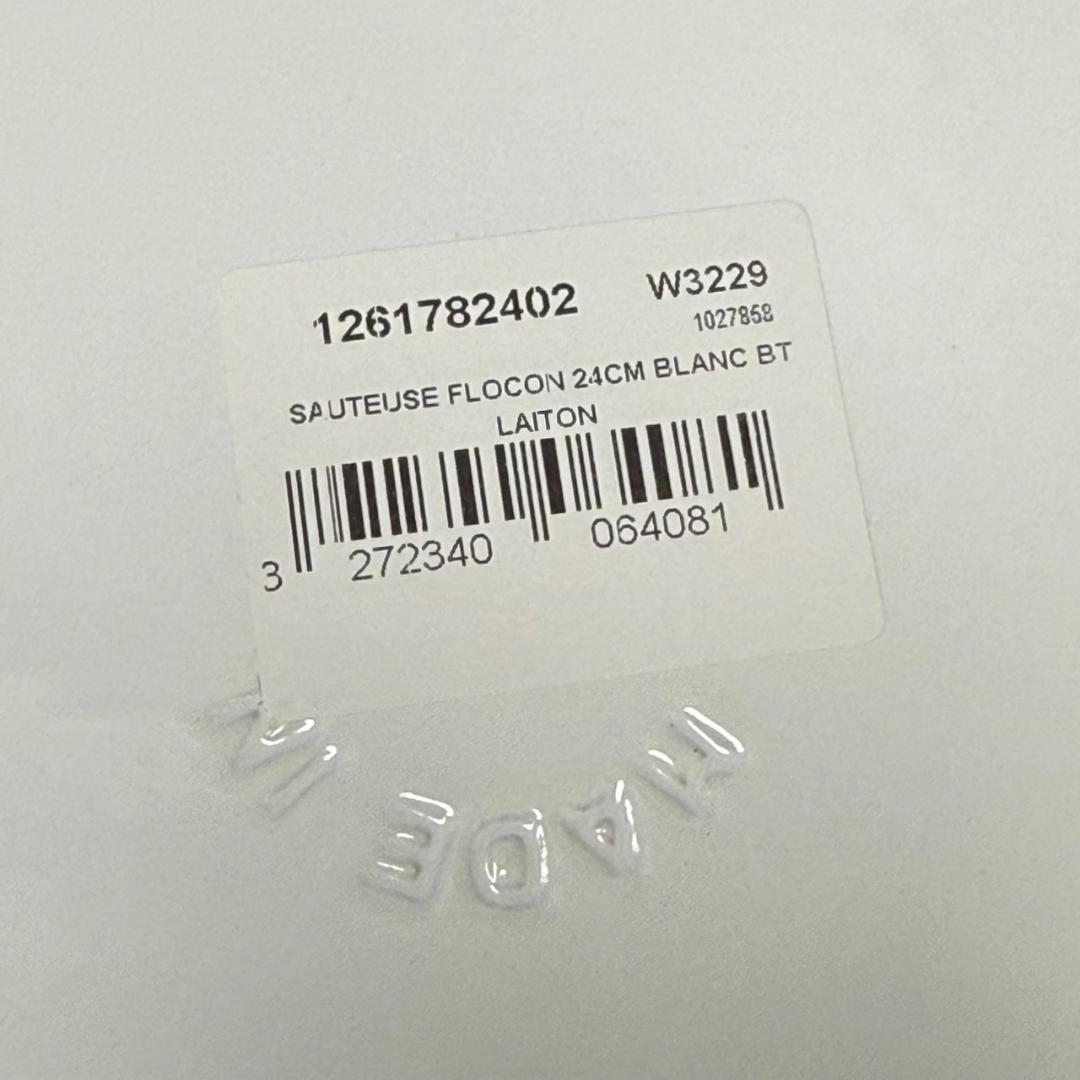 ★未使用　STAUB　ブレイザー　スノーフレーク　ホーロー鍋　24㎝　ホワイト