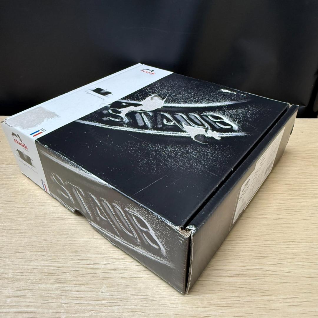 ★未使用　STAUB　ブレイザー　スノーフレーク　ホーロー鍋　24㎝　ホワイト