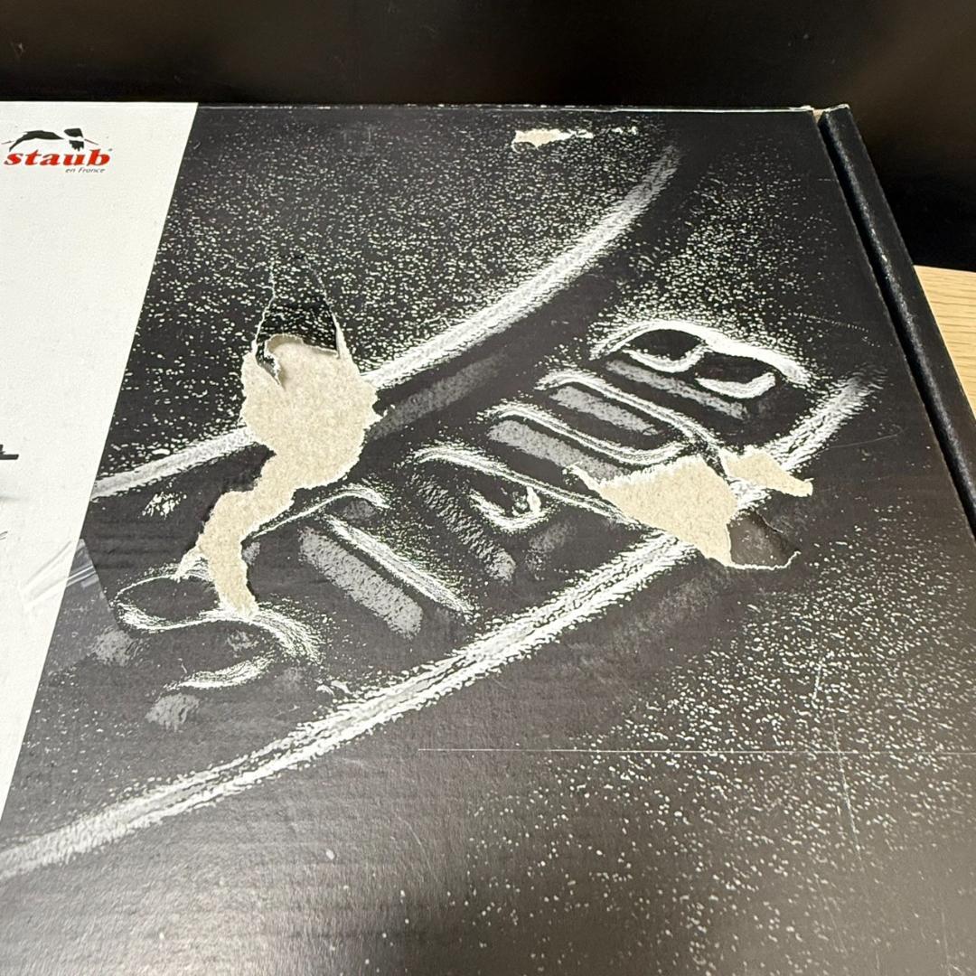 ★未使用　STAUB　ブレイザー　スノーフレーク　ホーロー鍋　24㎝　ホワイト
