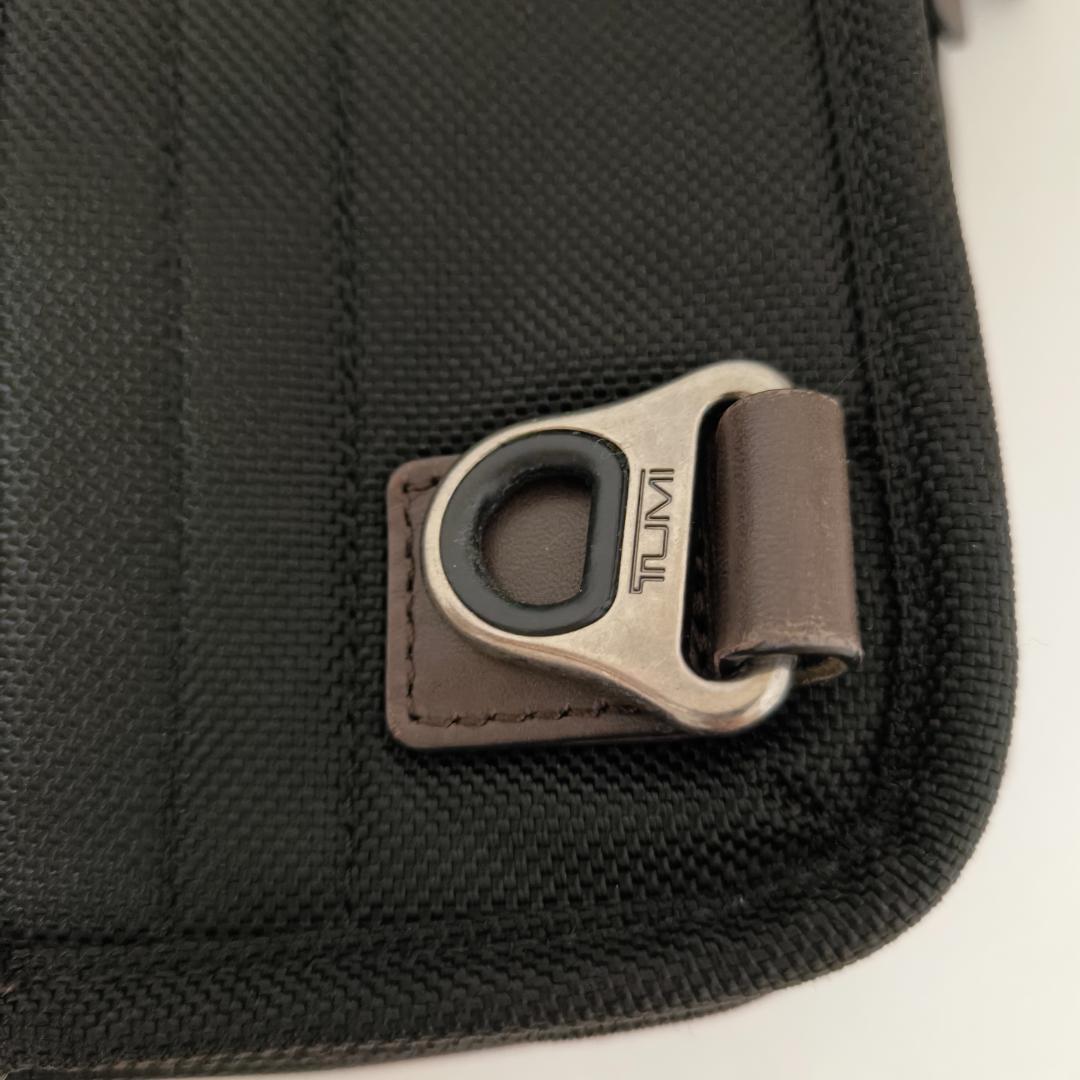 TOMI　トゥミ　ボディバック