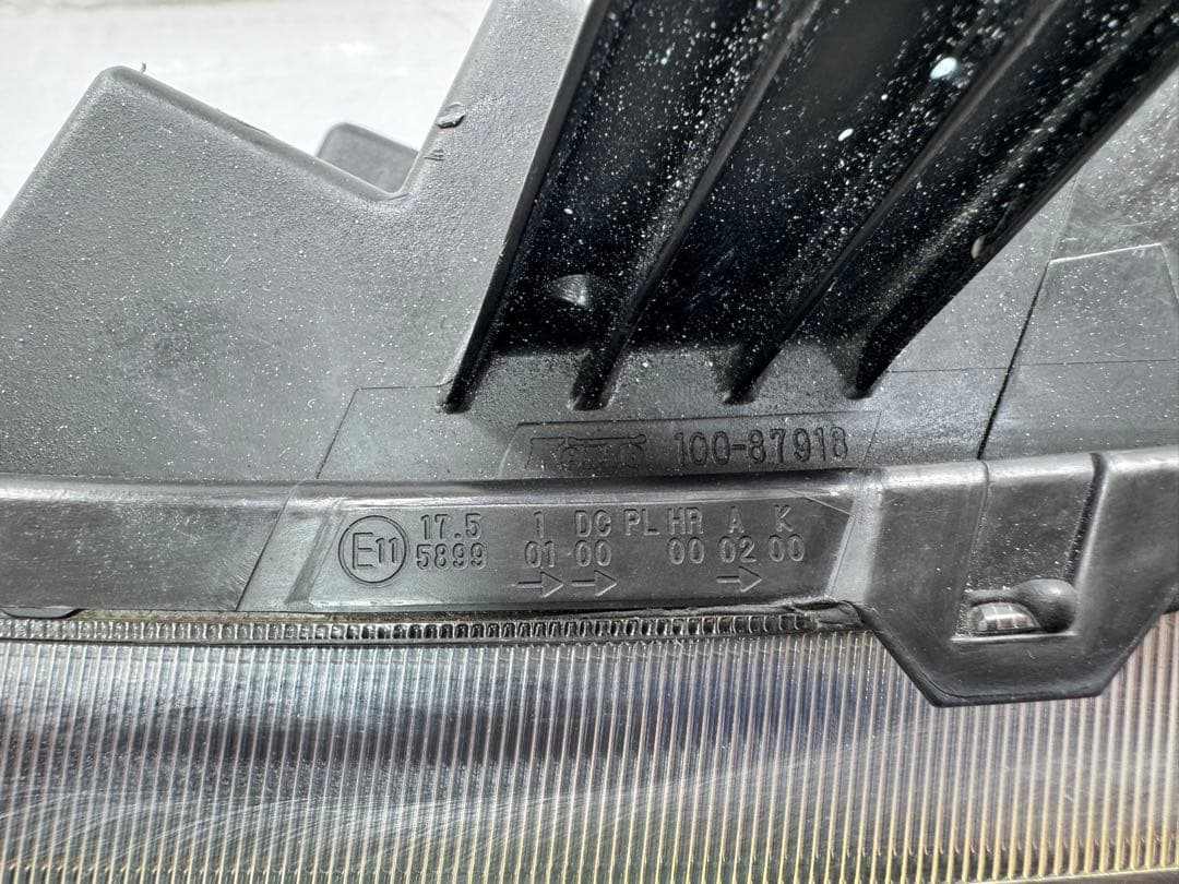 デリカ D5純正HIDヘッドライト左 KOITO 100-87918