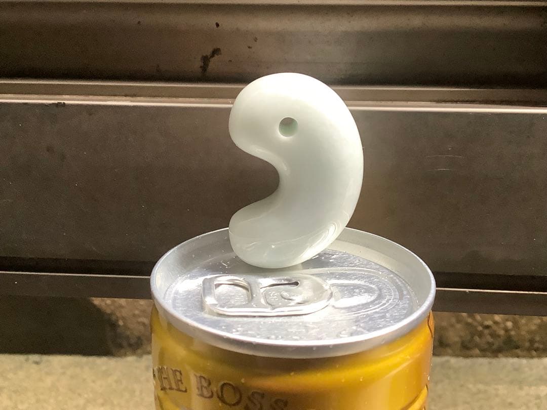 ⭕️日本一安価お値段に自信あり白糸魚川翡翠勾玉*ジェダイト　外部鑑定機関鑑別書‼️