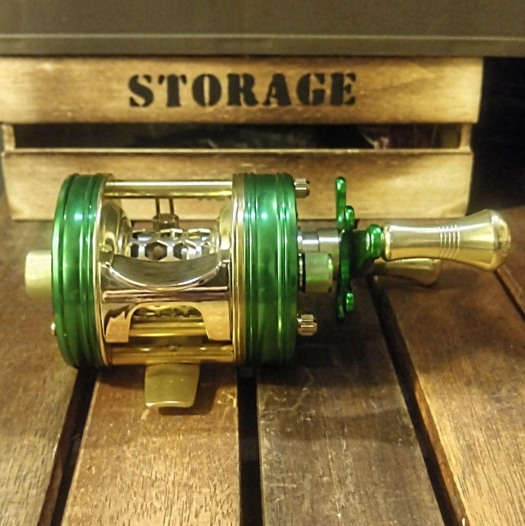 丸型ベイトリール BULS1510C 右ハンドル グリーン・ゴールド