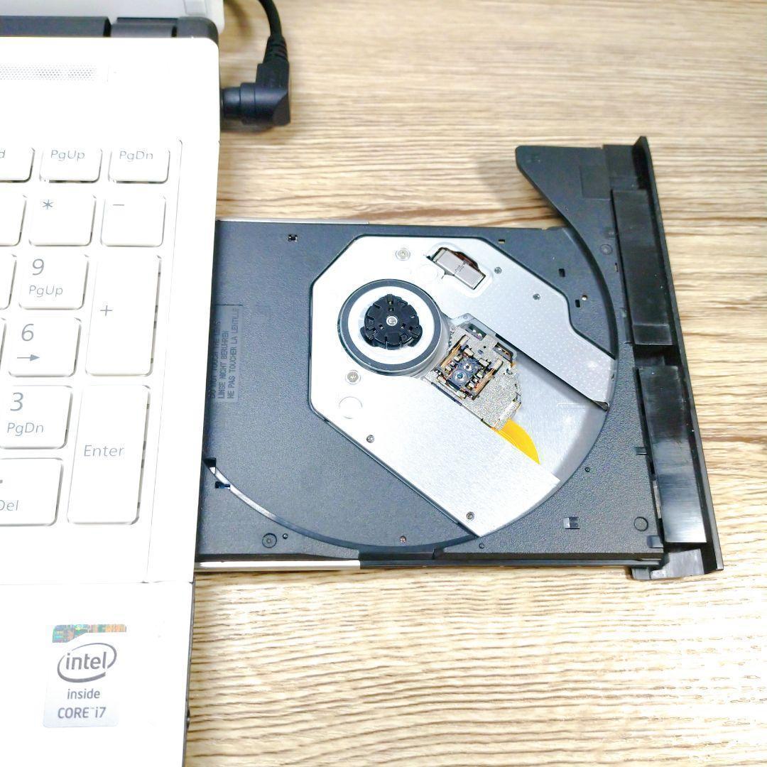 美品✨️動作良好❣️綺麗な白✨️富士通ノートパソコン✨️ブルーレイ！カメラ付き！