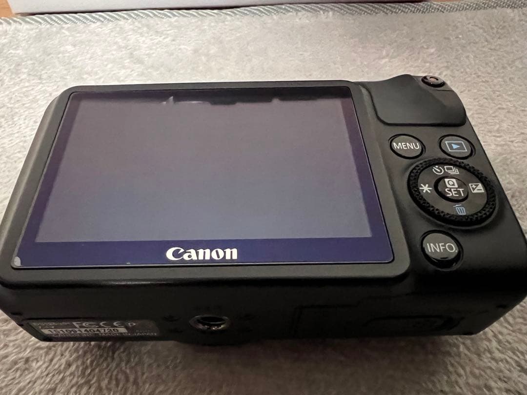 Canon製　EOS M ダブルレンズキット　ブラック