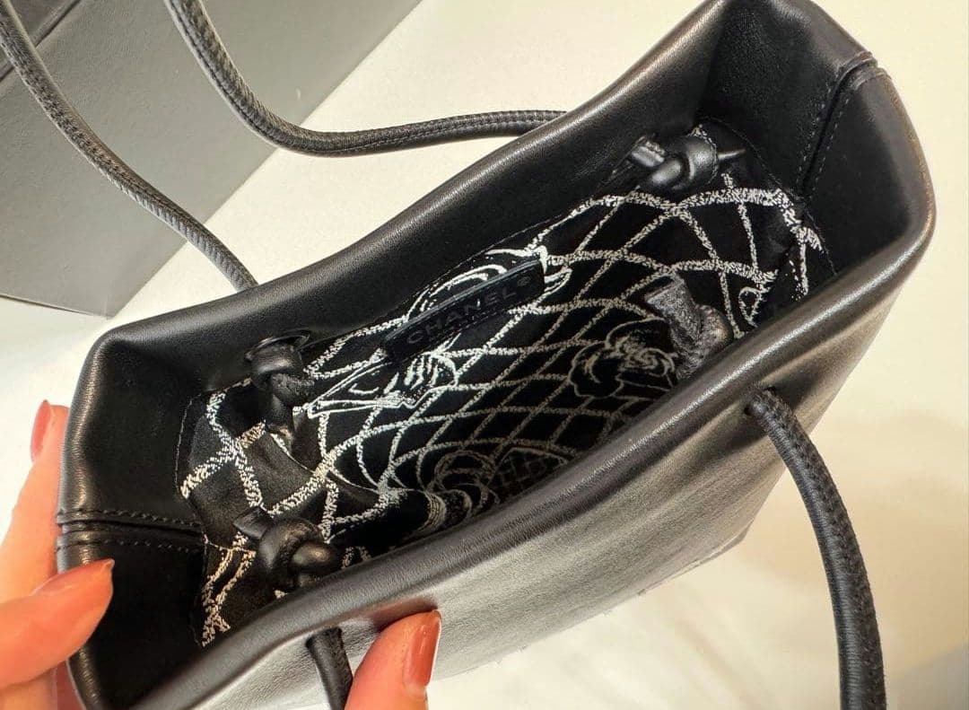 本物鑑定済♥シャネル CHANEL✨エッセンシャルトート　ブラック ハンドバッグ