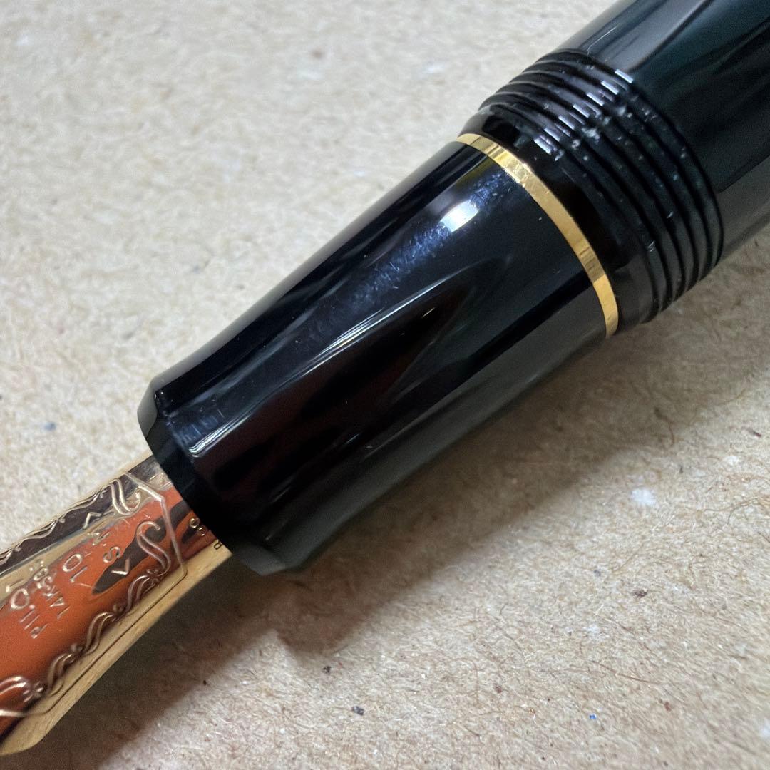 新品 PILOT パイロット Custom カスタム 742 万年筆 SM 黒