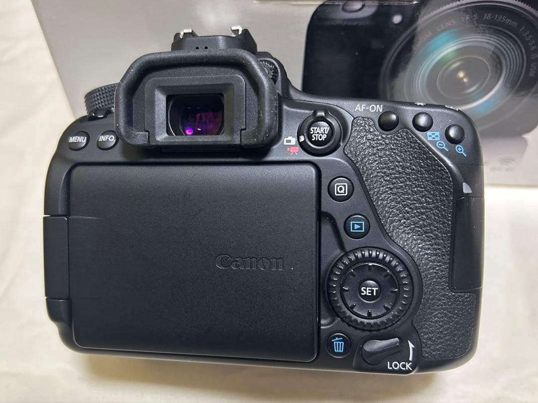 キヤノン EOS 80D EF-S18-135 IS USM 【おまけ付き】