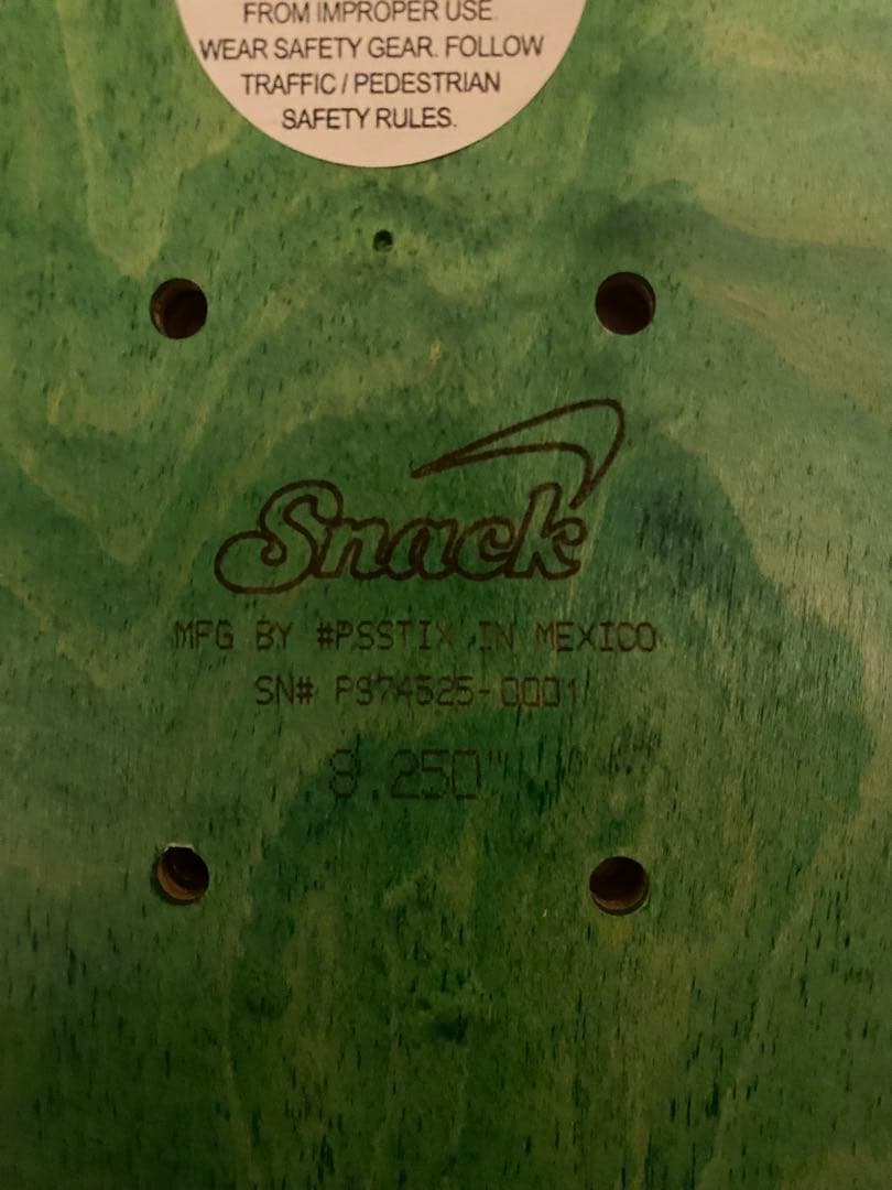 Snack スケートボードデッキ 8.25