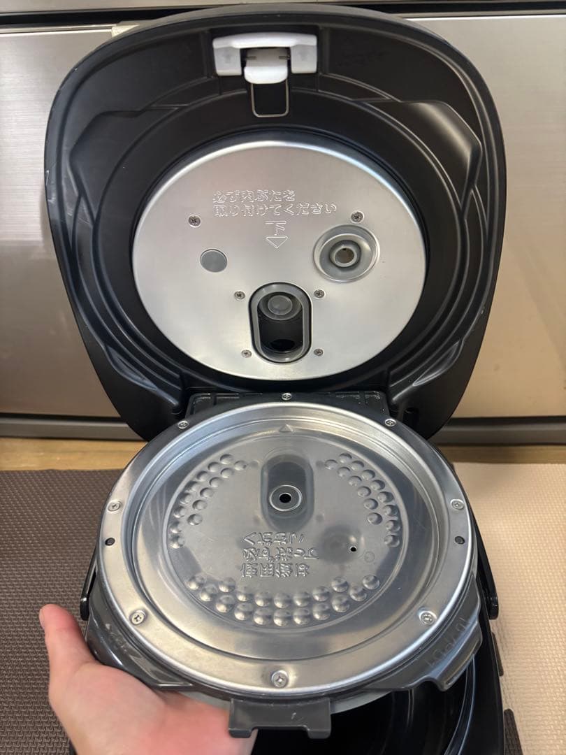 東芝　TOSHIBA 炊飯器　RC-10VRV 真空IH 炎匠炊き 24製