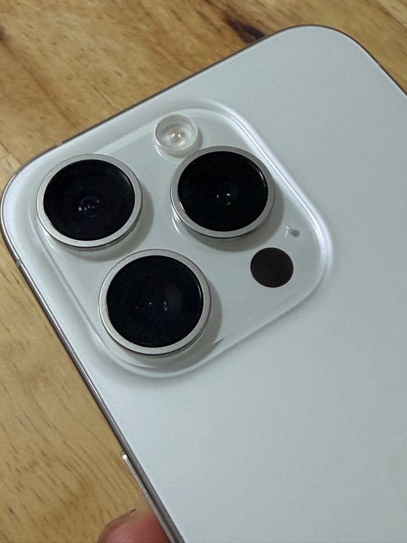 iPhone15 Pro ホワイトチタニウム128GB