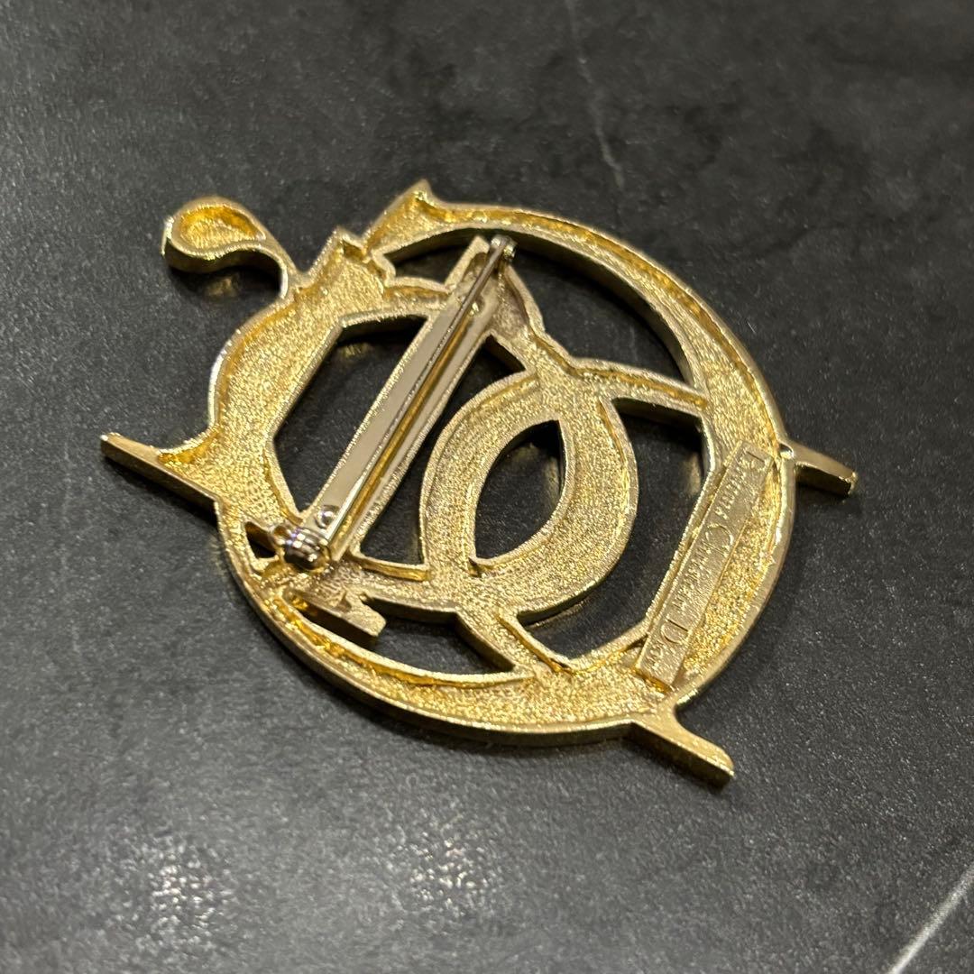 christian dior ブローチ　ゴールド　ロゴ