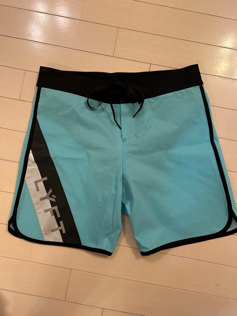 【公式完売品】LYFT （Mサイズ）ボードショーツ　ステージショーツ