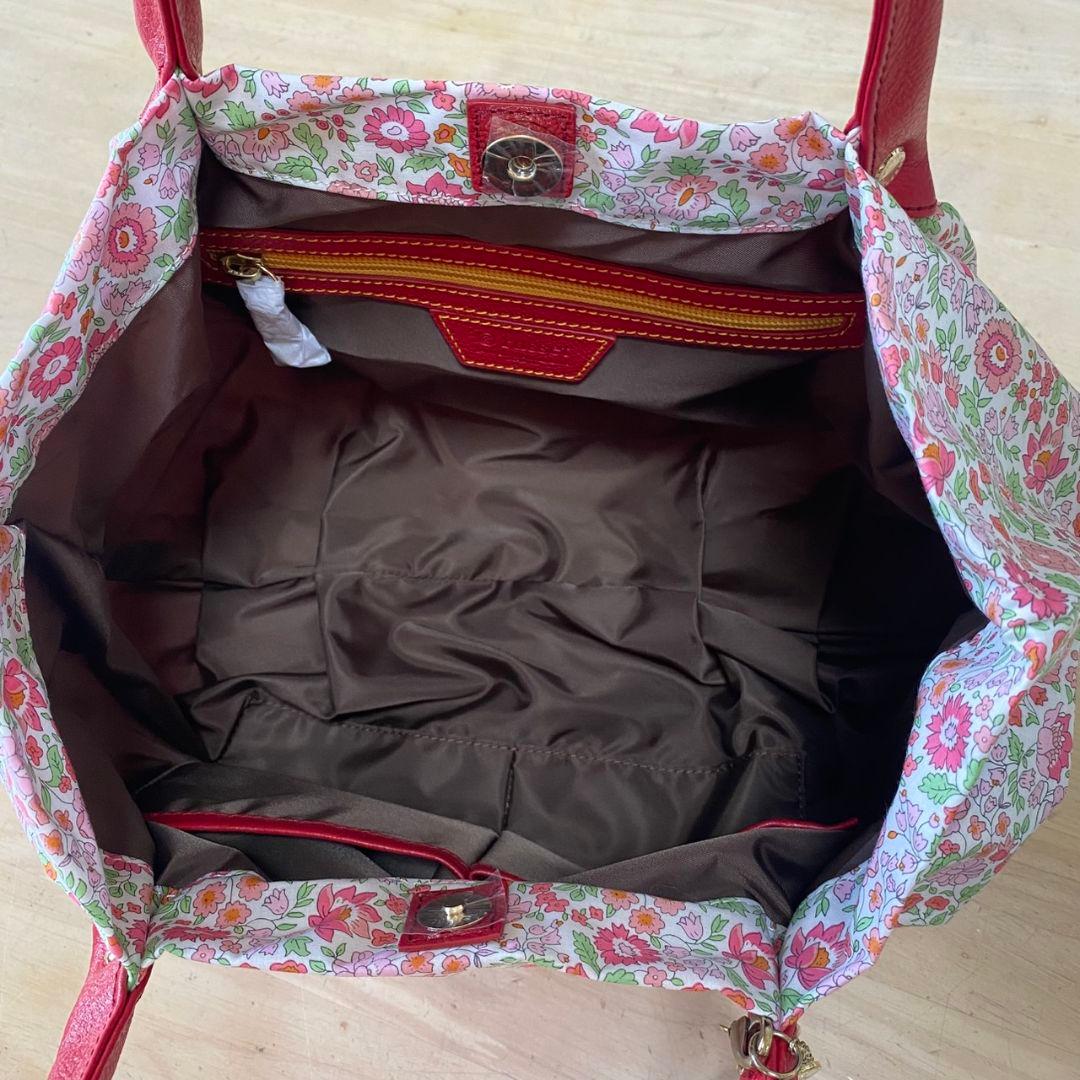 新品未使用　russet リバティ　花柄ミニトートバッグ　チャーム付き