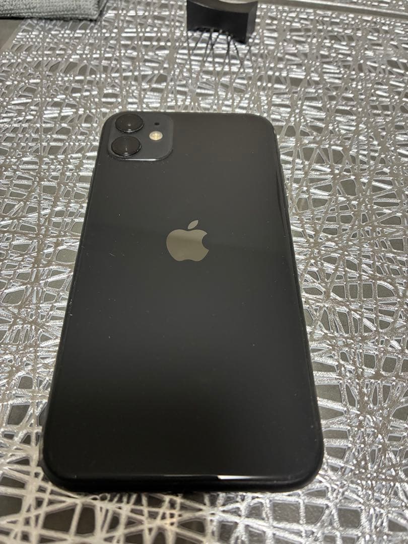 Apple iPhone 11 ブラック 画面にひびあり