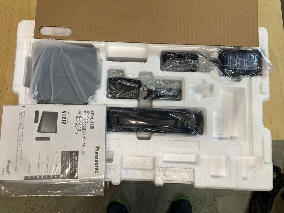 り*け様 Panasonic UN-19F10-K 19インチ ポータブルテレビ