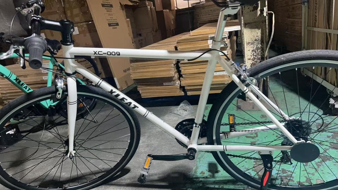 中古美品 XLEAT XC-009 クロスバイク 21段変速　ホワイト