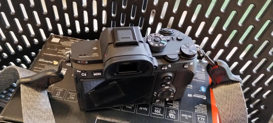 ほぼ未使用！SONY α7RIII ILCE-7RM3 ソニーストア購入/38万
