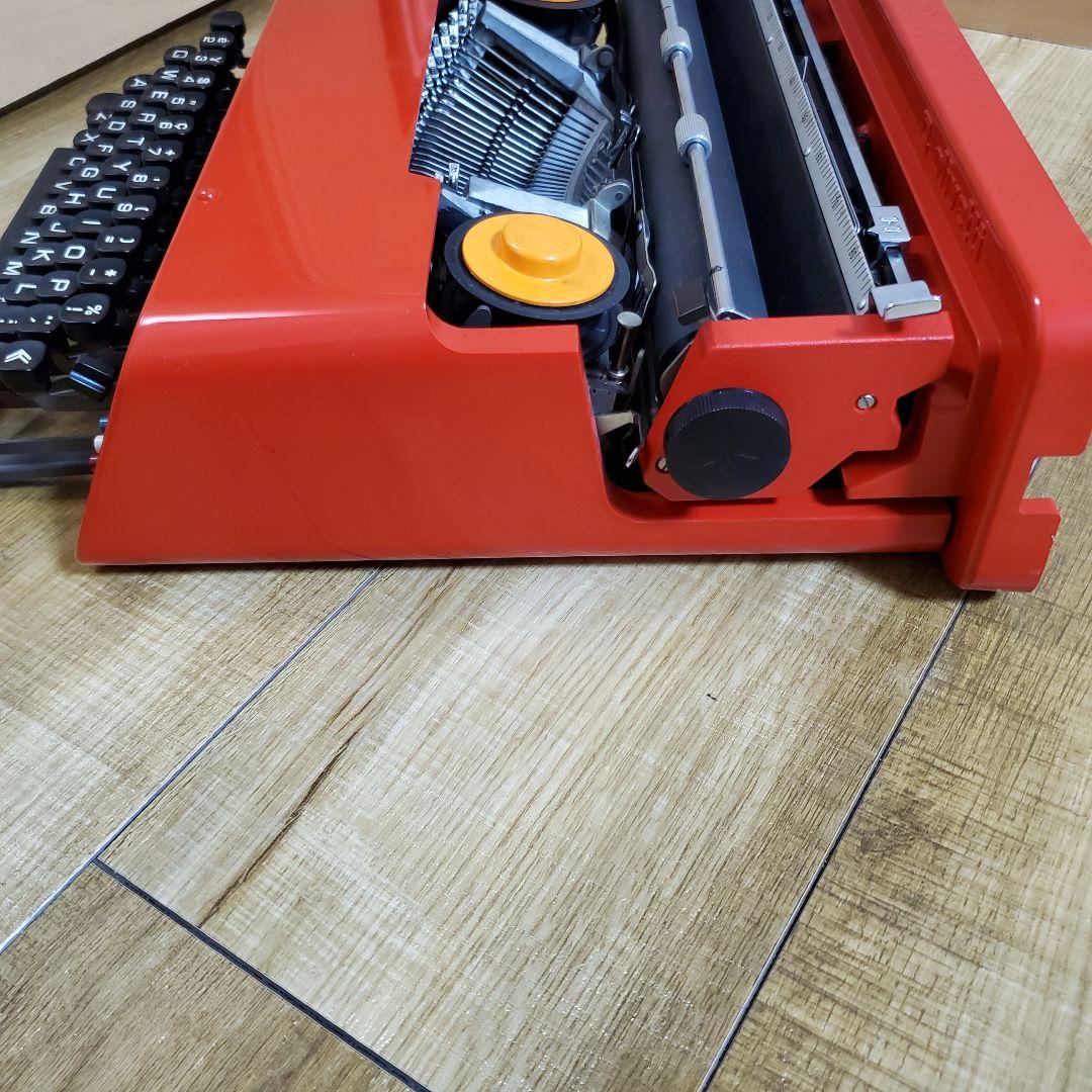 レトロ　Olivetti Valentine タイプライター ケース、説明書付き