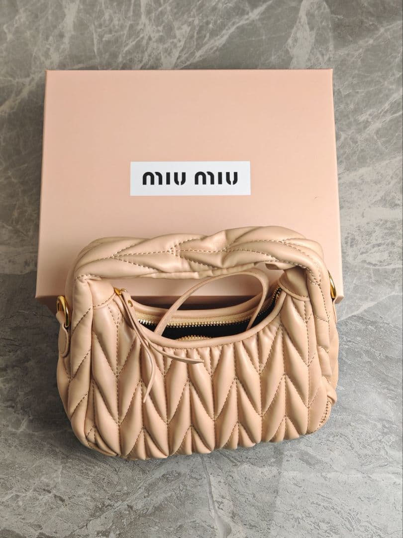 t！！MIUMIU キルティングショルダーバッグ ベージュ　美品