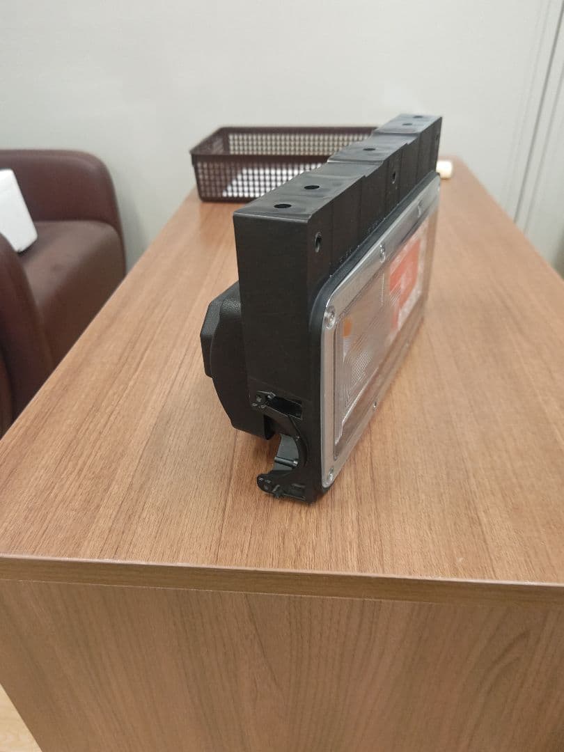 日野１７プロフィアテールランプ左（助手席側）